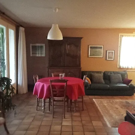 Charmante Maison Pres De La Foret De Chataigniers بيت للعطل *